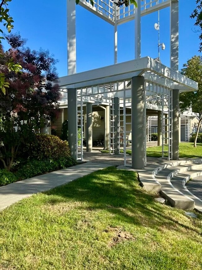 Building Photo - Modern and Convenient Condo Near Almaden Lake