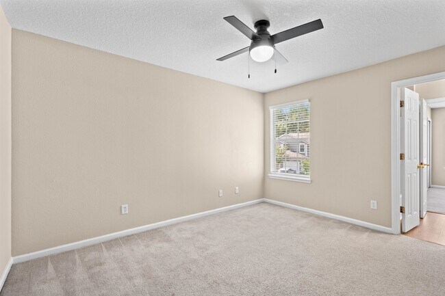 Building Photo - 313 Scrub Jay Dr