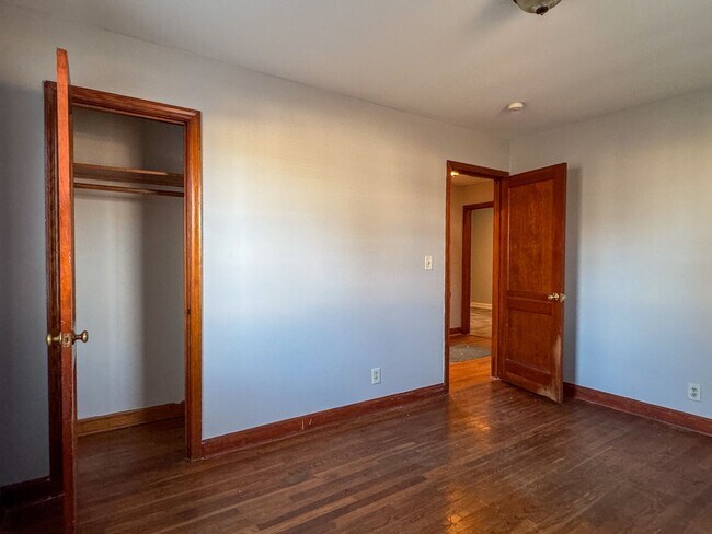 Building Photo - 305 Stonewall Ave