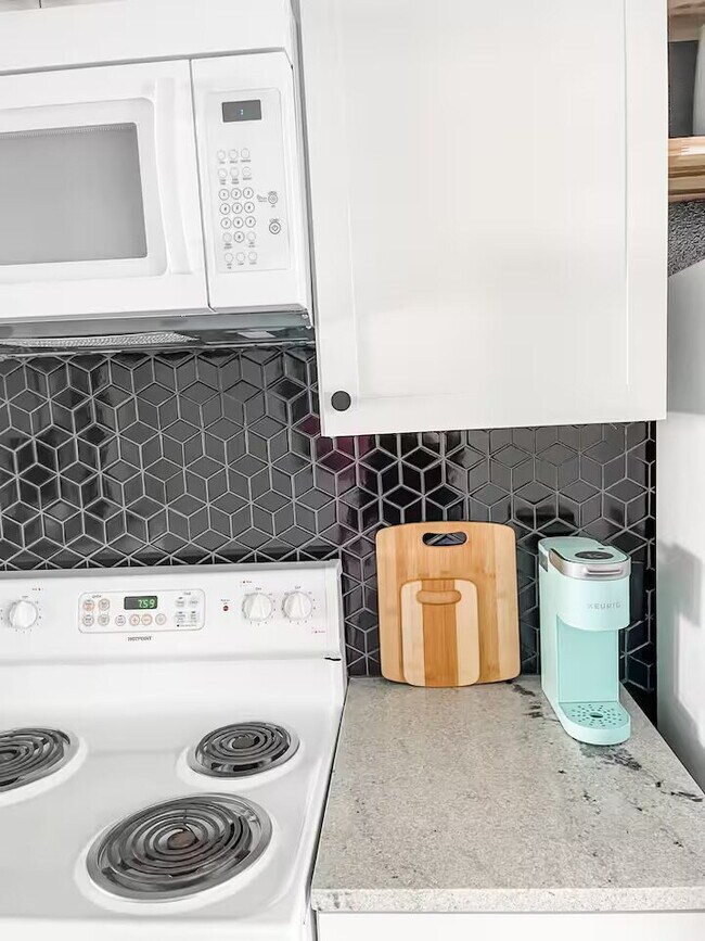 Building Photo - 253 E Stephenson St