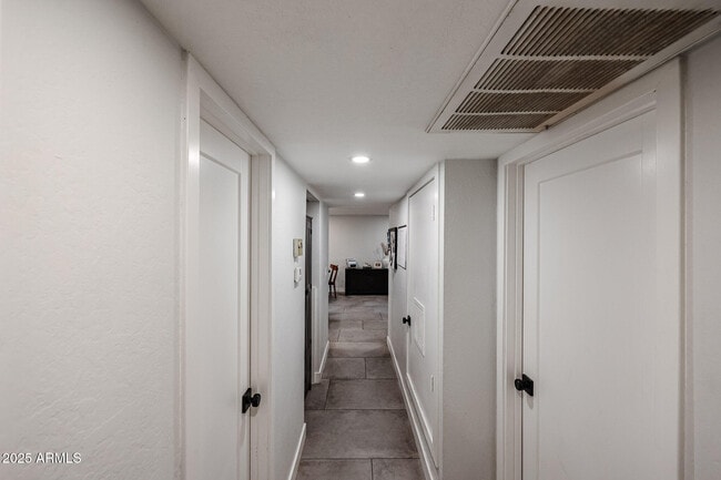 Building Photo - 3520 E Ludlow Dr