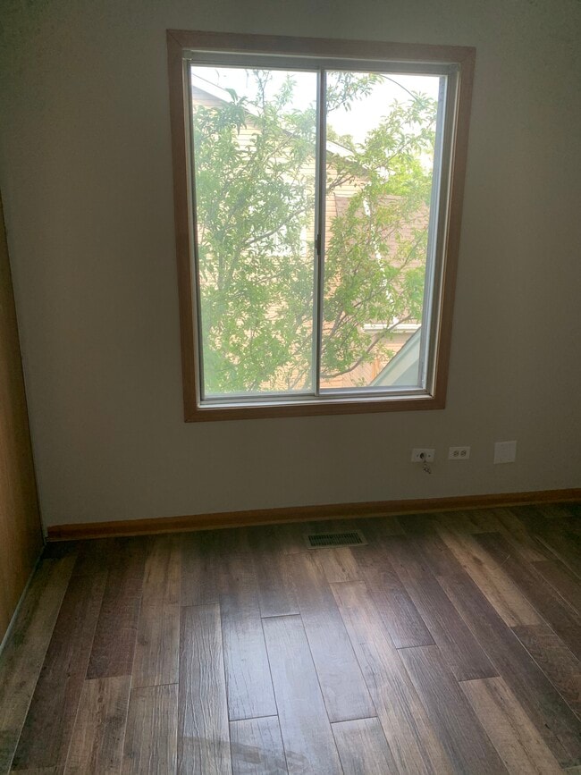 Building Photo - 735 Clearwood Ct