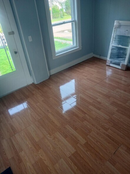 Front dining room - 942 Sycamore St