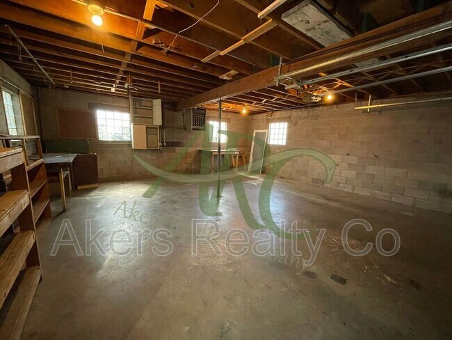 Building Photo - 501 Van Buren St