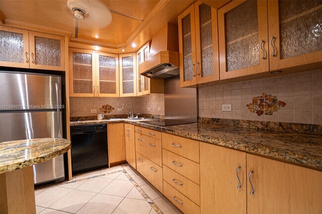 Building Photo - 2500 Parkview Dr