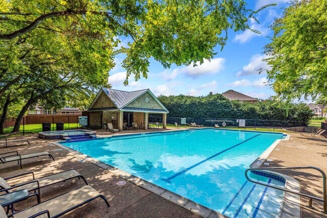 Building Photo - 2453 Cimmaron Dr