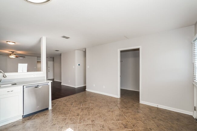 Building Photo - 1708 Diamond Lake Trail