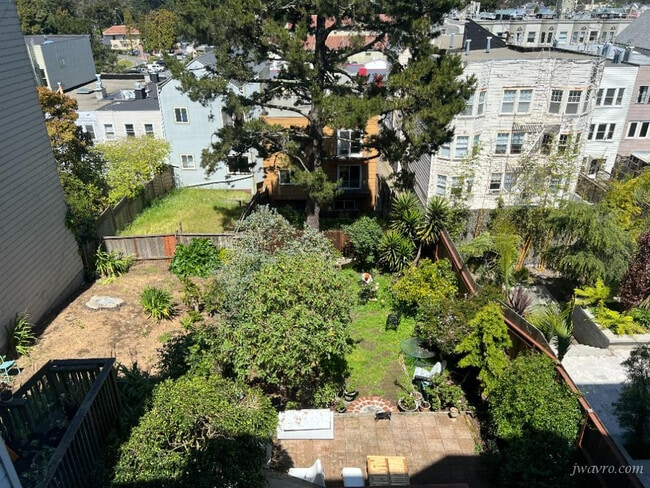 Building Photo - 250-254-254 Carl St