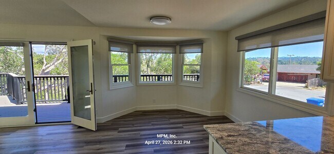 Building Photo - large custom home with peek a boo ocean views