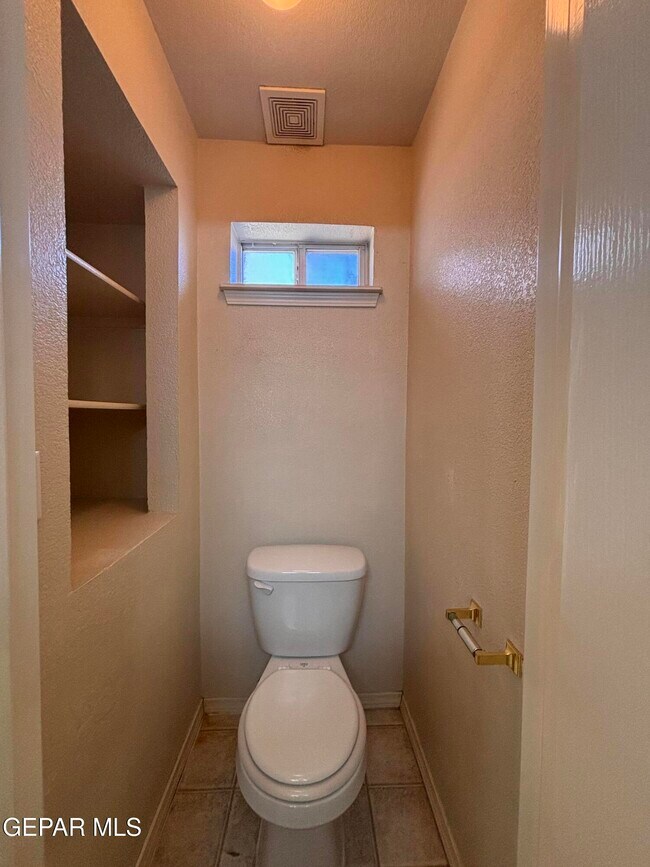 Building Photo - 6164 River Park Pl