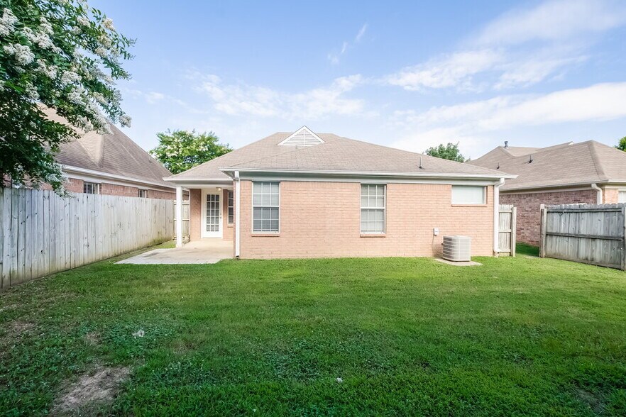 Building Photo - 8408 Cross Point Dr