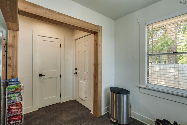 Building Photo - 1113 Taylor St