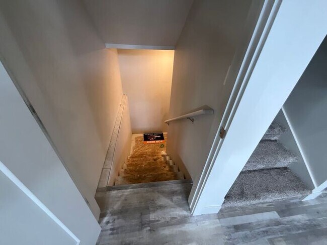 Building Photo - 3 bedroom 2 1/2 bath townhome