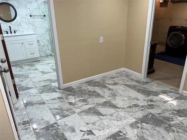 Building Photo - 2444 Rhonda Dr