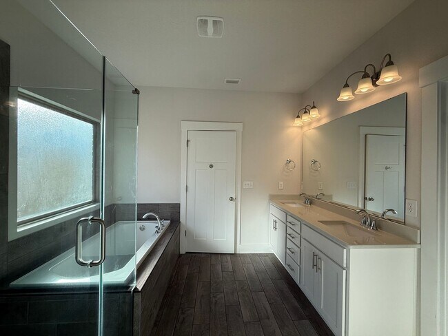 Building Photo - 6124 Cherry Hill Cir