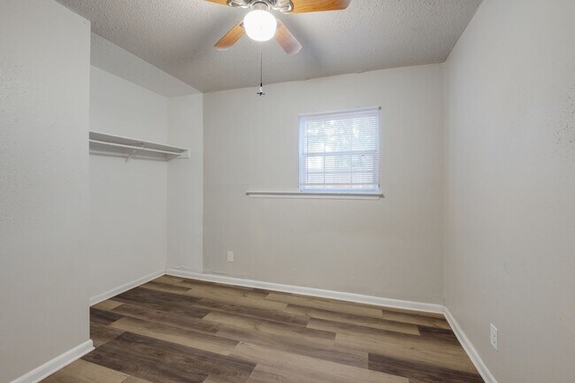 Building Photo - * 3 Weeks off of the First Full Months rent, if moved in by November 2025*