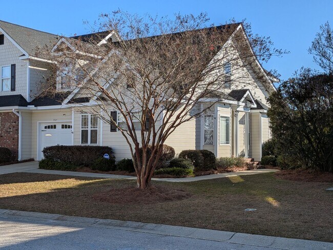 Building Photo - Beautiful 3 Bedroom, 2.5 Bath Home Located in the Kings Grant Golf Community!