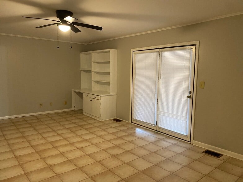 Building Photo - 135 Ayers Dr