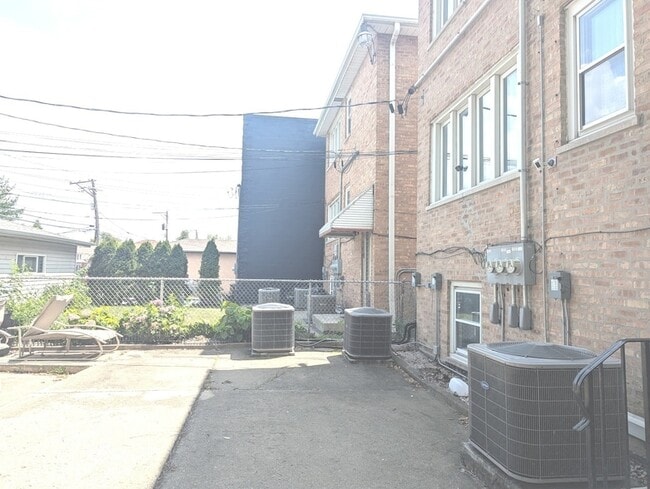 Building Photo - 5802 S Archer Ave