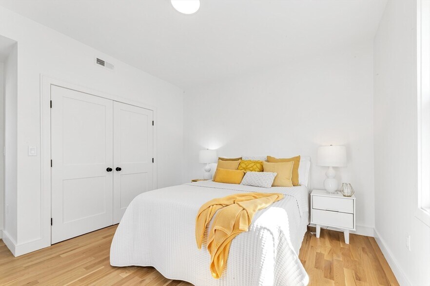 Building Photo - 142 Birch St