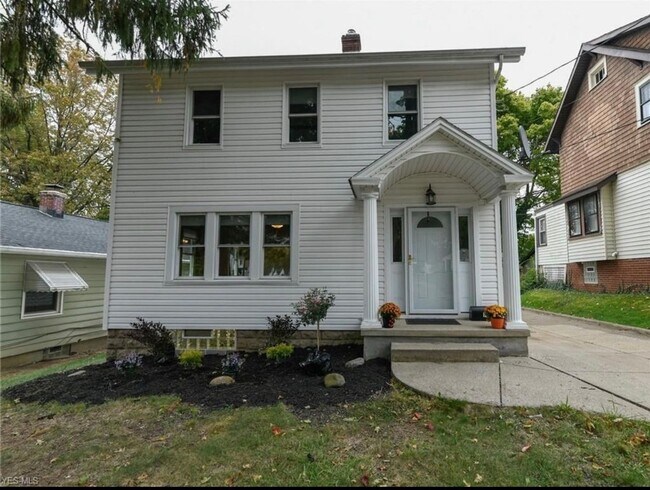 Building Photo - Beautiful home for lease