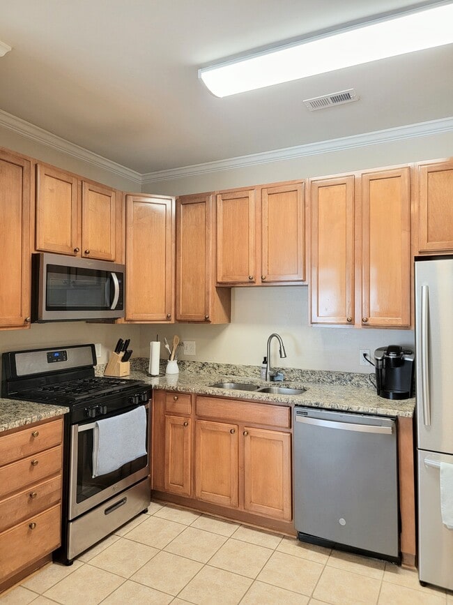 Building Photo - 2220 Valley Edge Dr