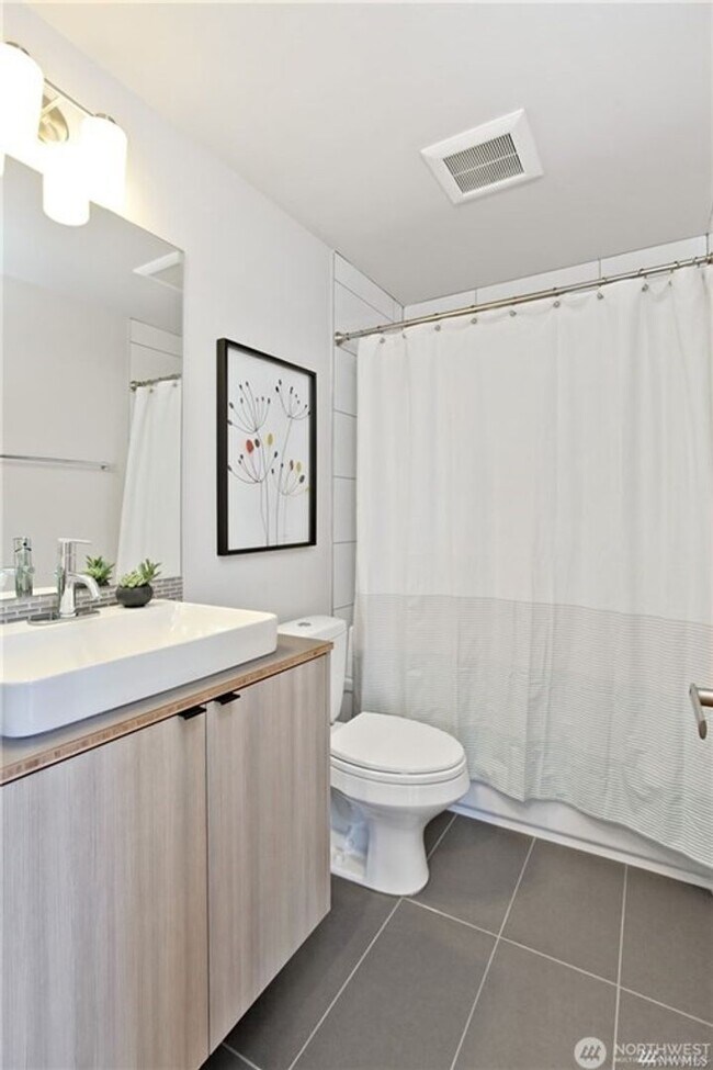 Building Photo - 4Bd/3.5Ba Seattle Home