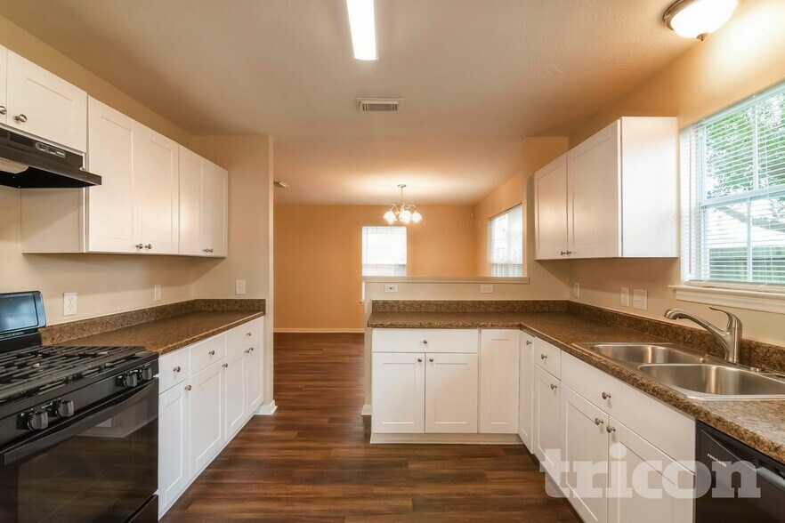 Building Photo - 3703 Bent Springs Ln