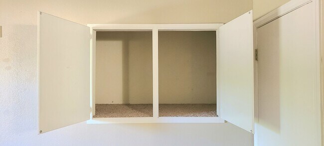 Building Photo - Very Nice 1bd/1bth Condo in gated complex w/ swimming pool!