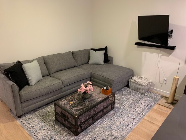 Building Photo - 002