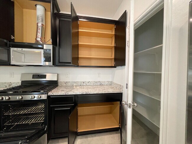 Building Photo - GATED 3 BED 2.5 BATH 2 CAR GARAGE + LOFT IN NORTH LAS VEGAS