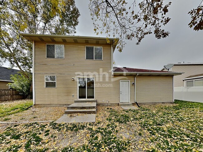 Building Photo - 858 N Wooden Ln