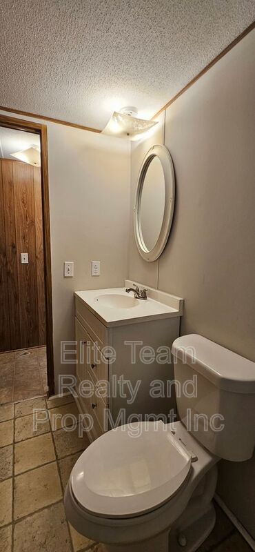 Building Photo - 3103 Cedarvale Rd