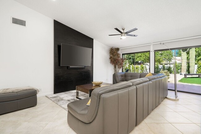 Building Photo - 74830 Waring Ct