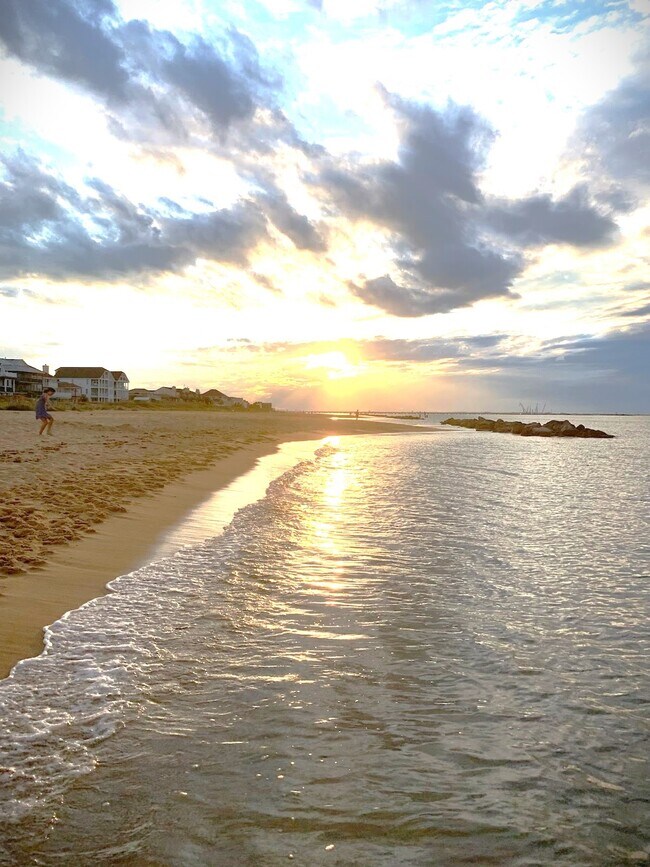 Building Photo - 736 W Ocean View Ave