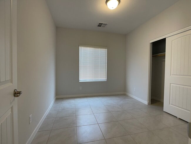 Building Photo - 4 BED 2 BATH 2 CAR GARAGE SINGLE STORY SINGLE FAMILY HOME w/ PAVED BACKYARD IN CADENCE COMMUNITY,...