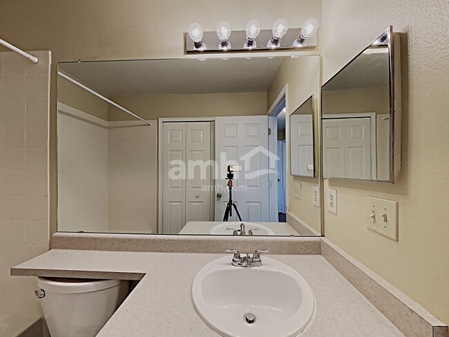 Building Photo - 6743 Fountain Ridge Cir