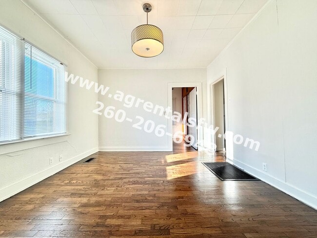 Building Photo - 2 Bedroom House