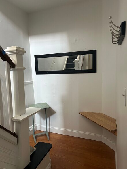 Private Entry Foyer - 2137 S 15th St