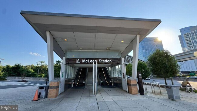 Building Photo - 2053 Mayfair McLean Ct
