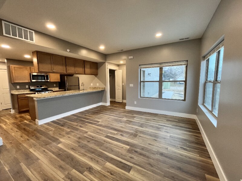 Building Photo - 4226 Sunset Terrace