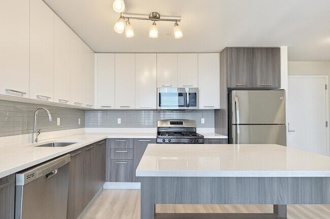 Building Photo - 1524 Sheepshead Bay Rd