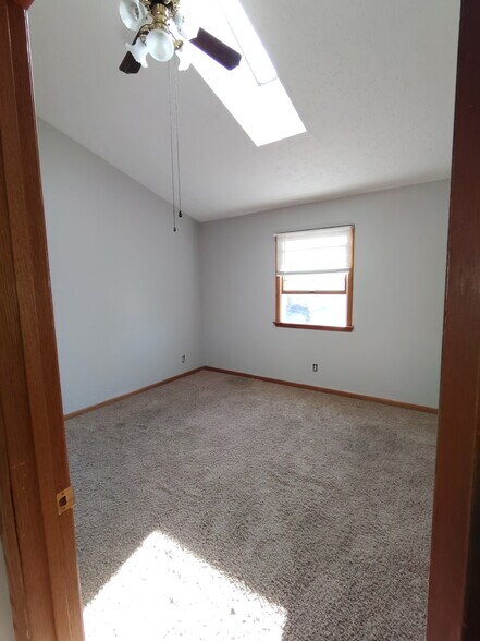 Building Photo - 1023 West Dr