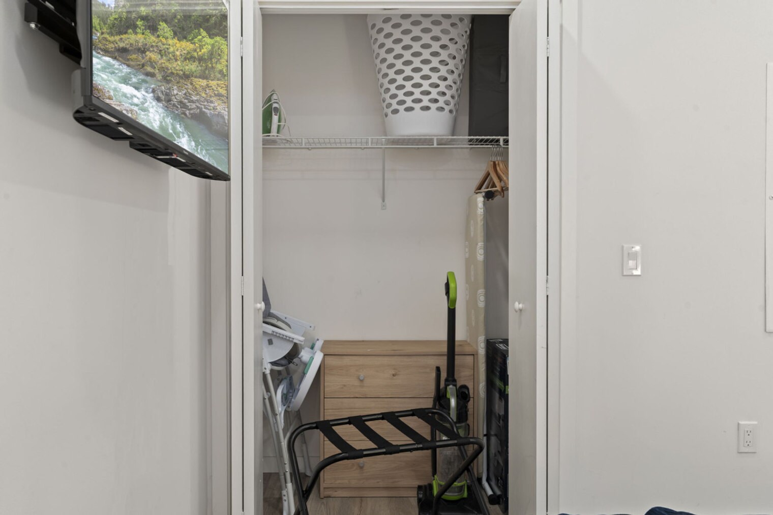 Building Photo - 501 N Perth St