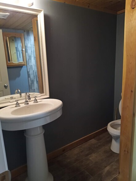Master Bathroom - 7875 Firwood Way NE