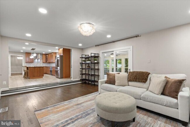 Building Photo - 9472 Lapstrake Ln