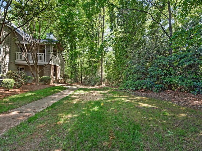 Building Photo - 5011 Sharon Rd