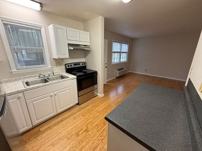 Building Photo - Duke View Apartments