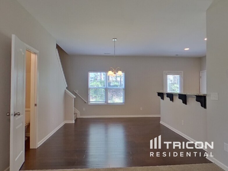 Building Photo - 2625 Meadow Crossing Dr