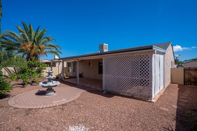 Building Photo - Beautiful, Clean 3Bdrm, 2ba home on East s...